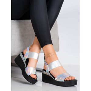 Pohodlné  sandály šedo-stříbrné dámské na klínku 36