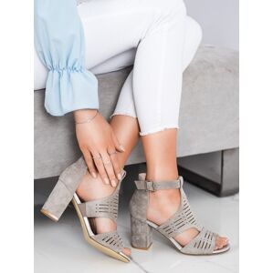Pěkné dámské  sandály šedo-stříbrné na širokém podpatku 39