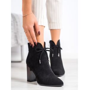 Pohodlné černé  kotníčkové boty dámské na širokém podpatku 36