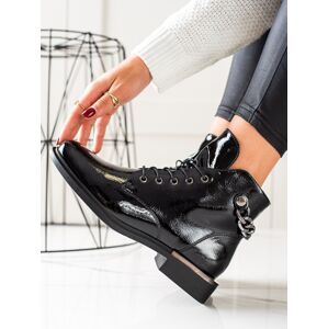 Výborné černé  kotníčkové boty dámské na plochém podpatku 38