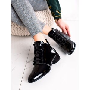 Výborné  kotníčkové boty dámské černé na plochém podpatku 38