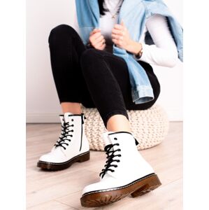 Praktické dámské bílé  kotníčkové boty na plochém podpatku 36