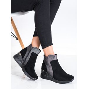 Výborné dámské černé  kotníčkové boty na klínku