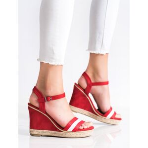 Moderní  sandály dámské červené na klínku 40