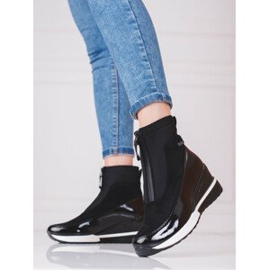 Moderní dámské  kotníčkové boty černé na klínku  37