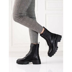 Pohodlné černé dámské  kotníčkové boty na plochém podpatku  36