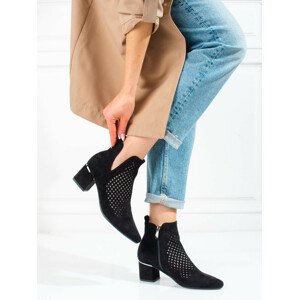 Pěkné  kotníčkové boty černé dámské na širokém podpatku  36
