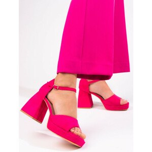 Originální dámské růžové  sandály  36
