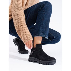 Jedinečné dámské černé  kotníčkové boty na plochém podpatku  39