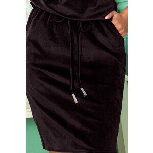 Černé velurové dámské sportovní šaty se zavazováním a kapsičkami model 15163332 - numoco Možnost: L