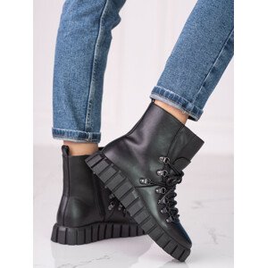 Praktické dámské černé  kotníčkové boty na klínku  39