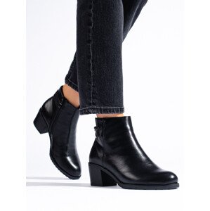 Výborné černé dámské  kotníčkové boty na plochém podpatku  36
