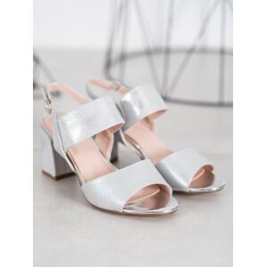 Praktické šedo-stříbrné dámské  sandály na širokém podpatku 37