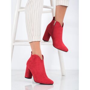 Zajímavé dámské  kotníčkové boty červené na širokém podpatku 36